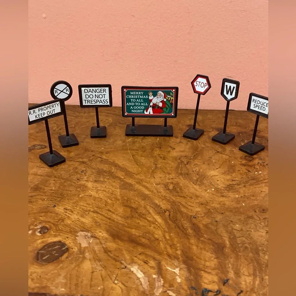 Eztec 37189 North Pole Express Christmas Train Replacement 7 Road Signs - Picture 1 of 13